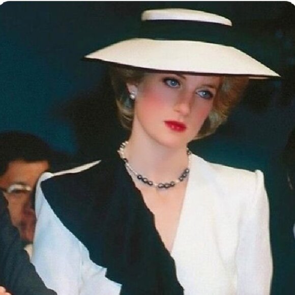 VNTG Theatrical Glamourous Flat Crown Veil Overlay Woven Straw-like Boater Hat - Picture 8 of 8